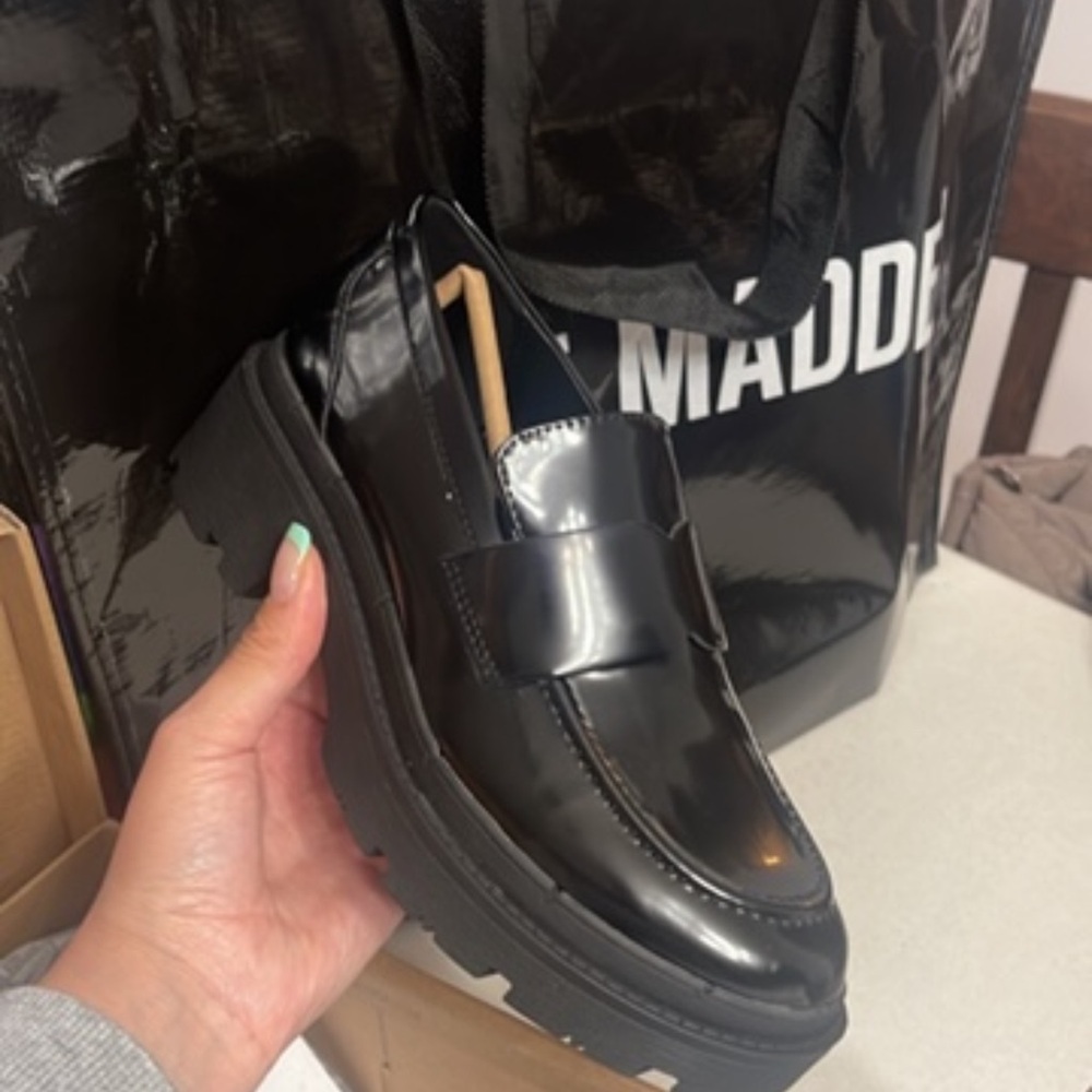 WOMEN STEVE MADDEN LOAFERS **BRAND NEW**